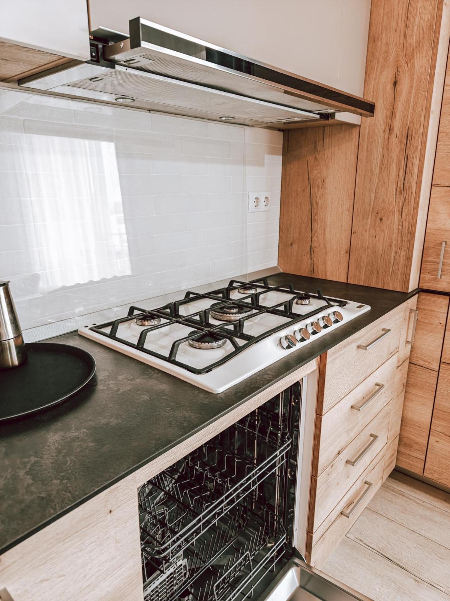 Elegant Escape Apartment *